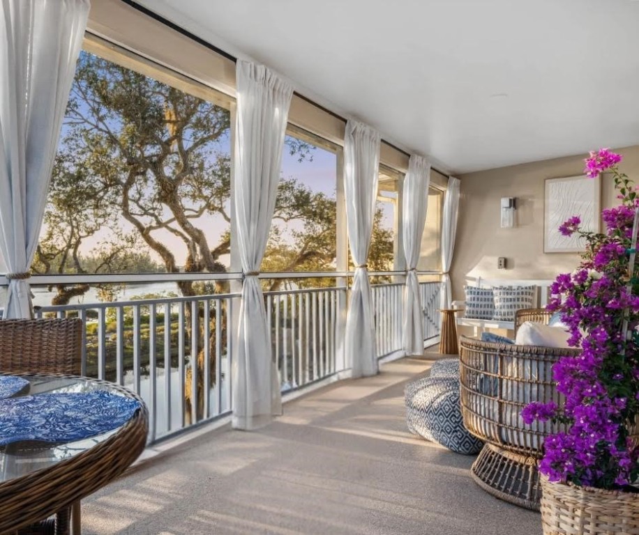 8835 W Orchid Island Circle 605