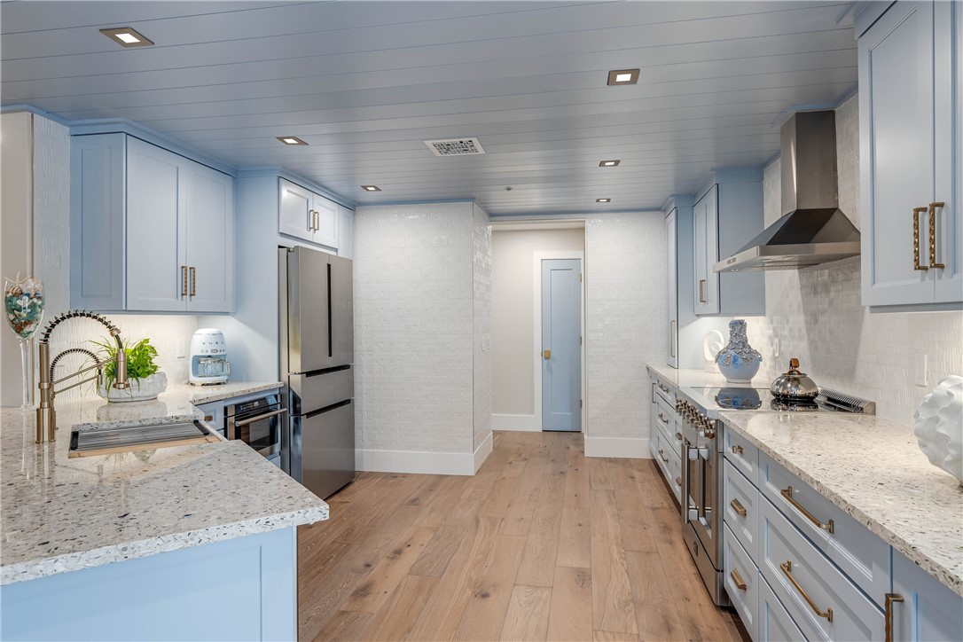 8835 W Orchid Island Circle 605