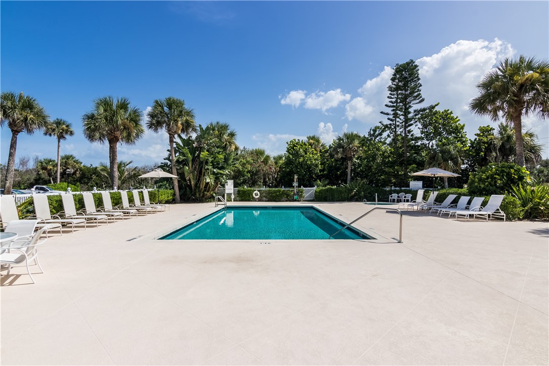 8824 S Sea Oaks Way 102