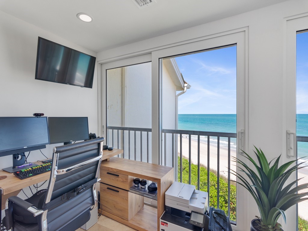 8880 N Sea Oaks Way 304