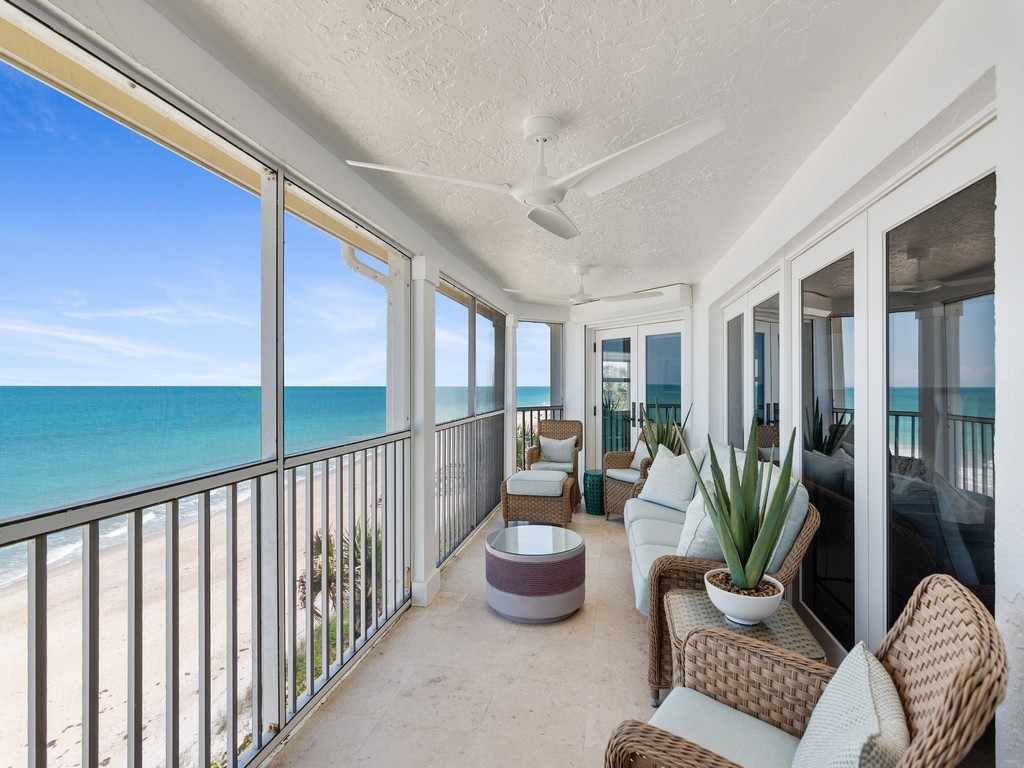 8880 N Sea Oaks Way 304