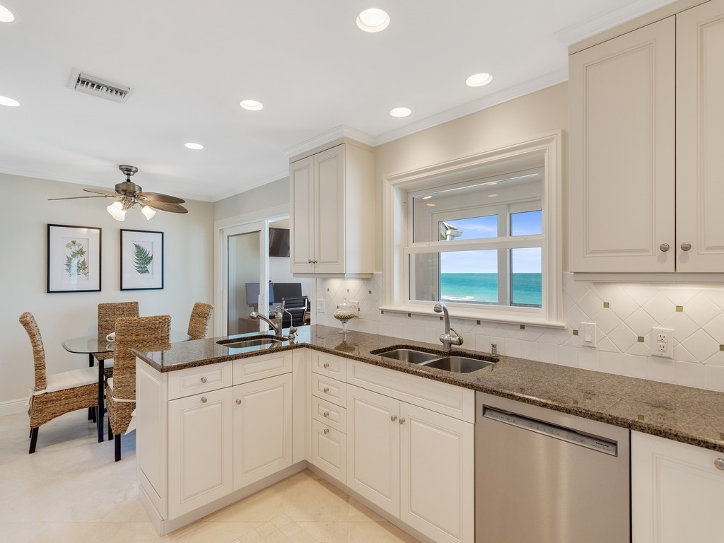 8880 N Sea Oaks Way 304