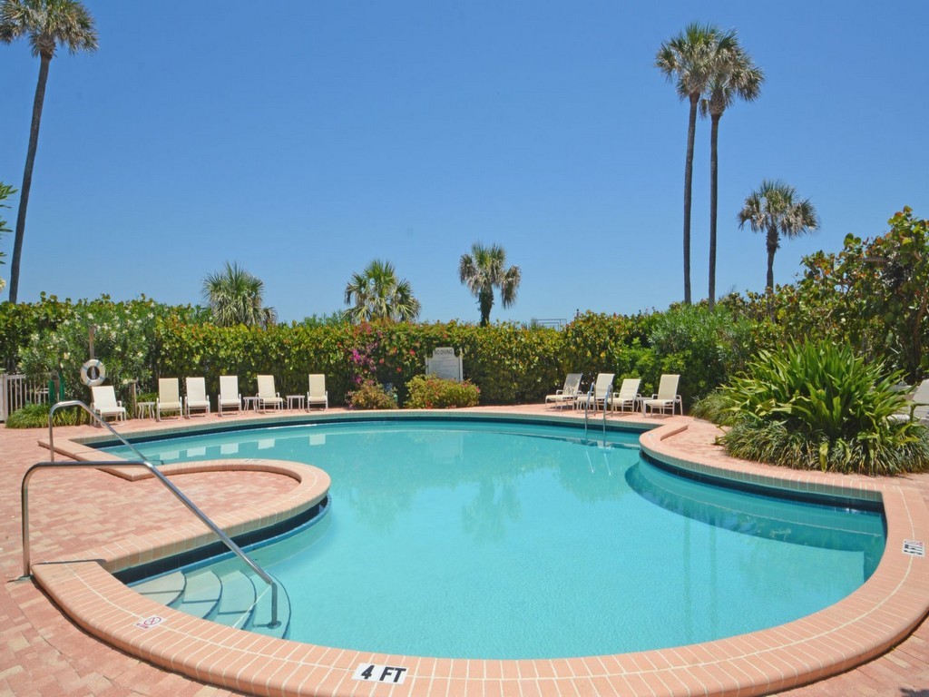 8880 N Sea Oaks Way 304