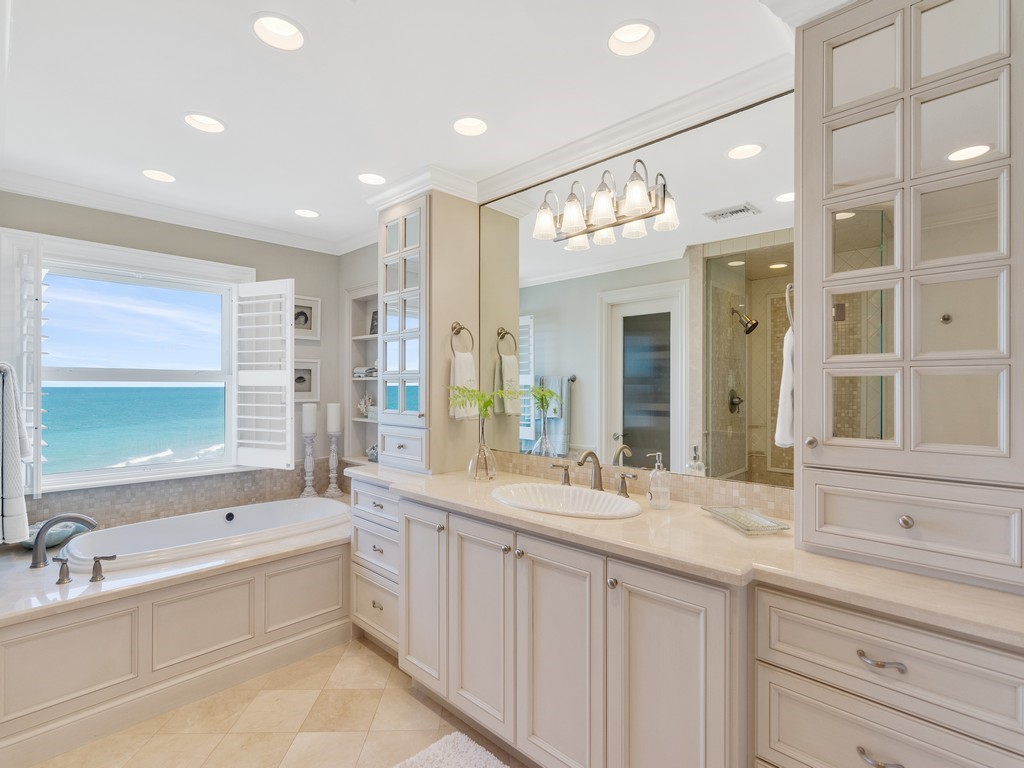 8880 N Sea Oaks Way 304