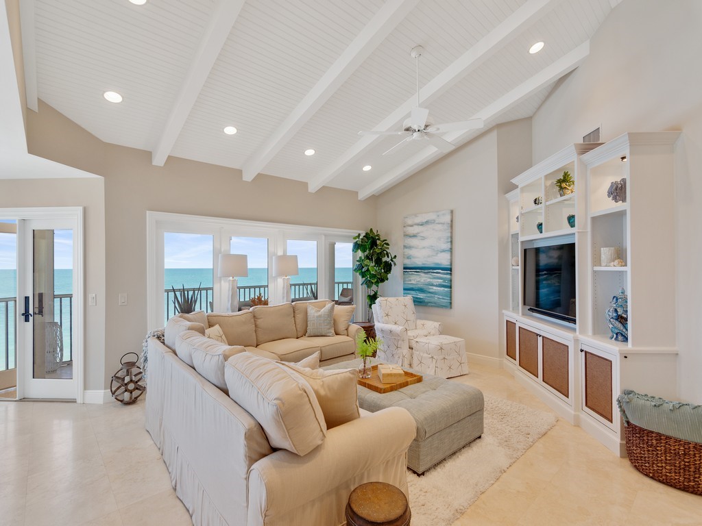 8880 N Sea Oaks Way 304