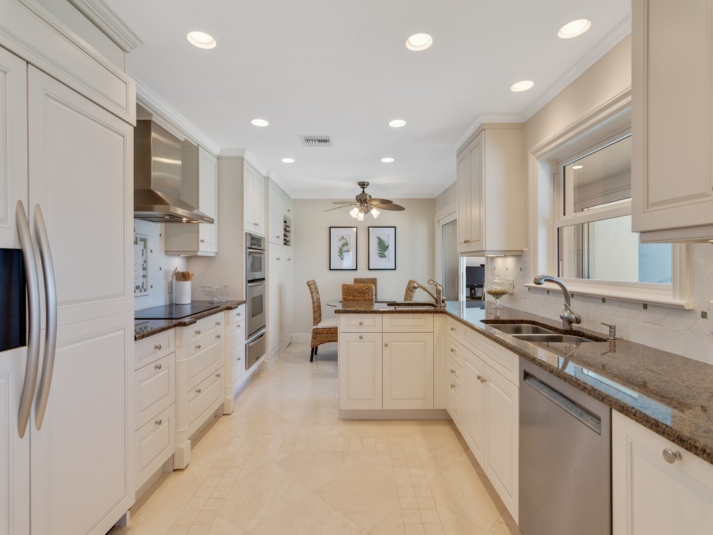 8880 N Sea Oaks Way 304