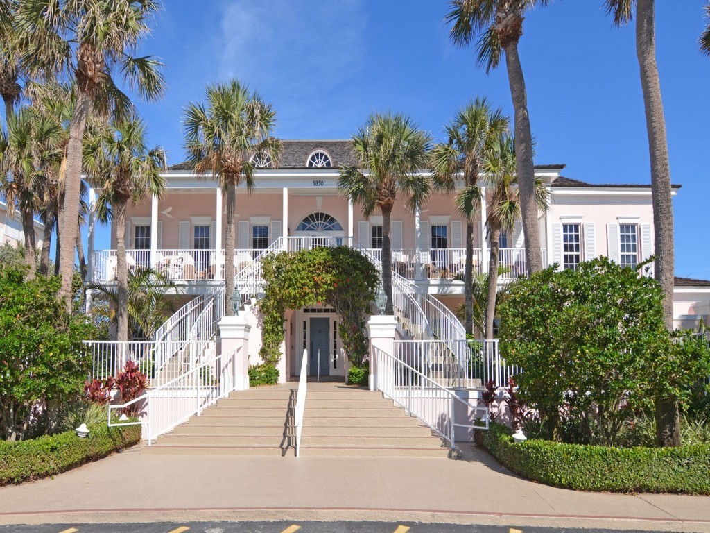 8880 N Sea Oaks Way 304
