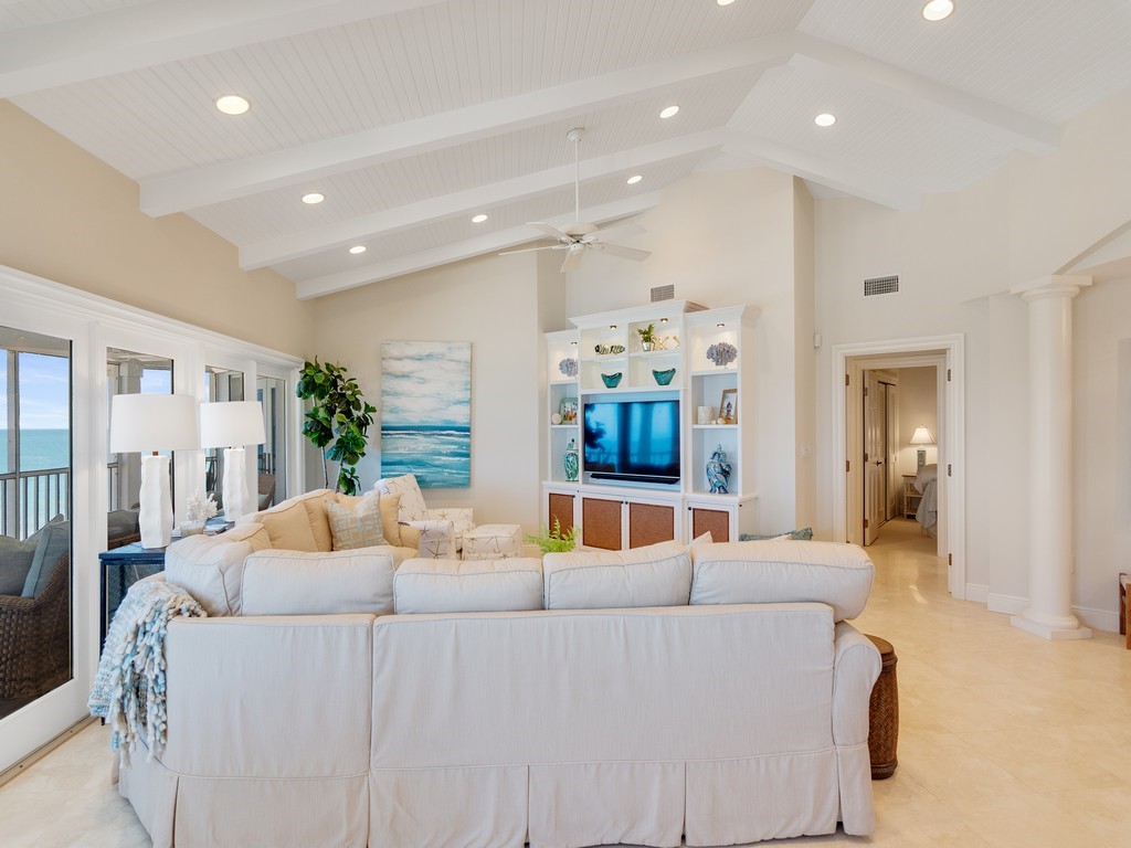 8880 N Sea Oaks Way 304