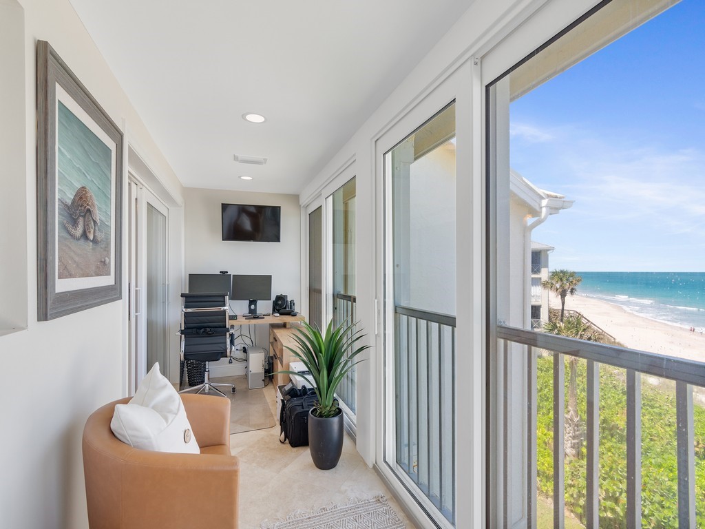 8880 N Sea Oaks Way 304