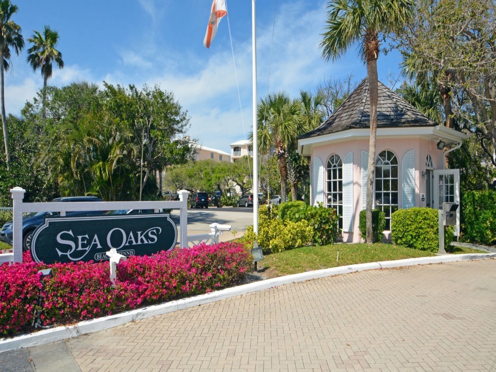 8880 N Sea Oaks Way 304