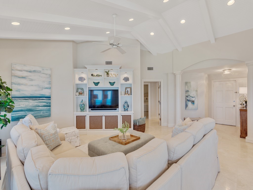 8880 N Sea Oaks Way 304