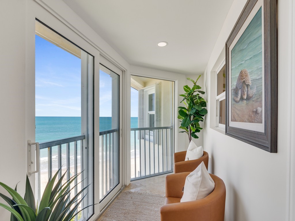 8880 N Sea Oaks Way 304