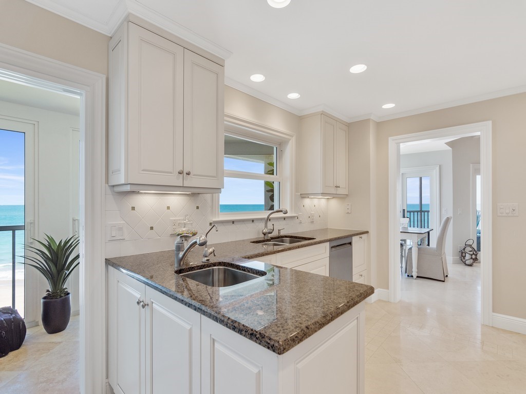 8880 N Sea Oaks Way 304