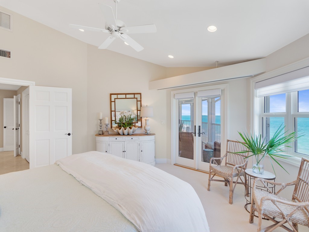8880 N Sea Oaks Way 304