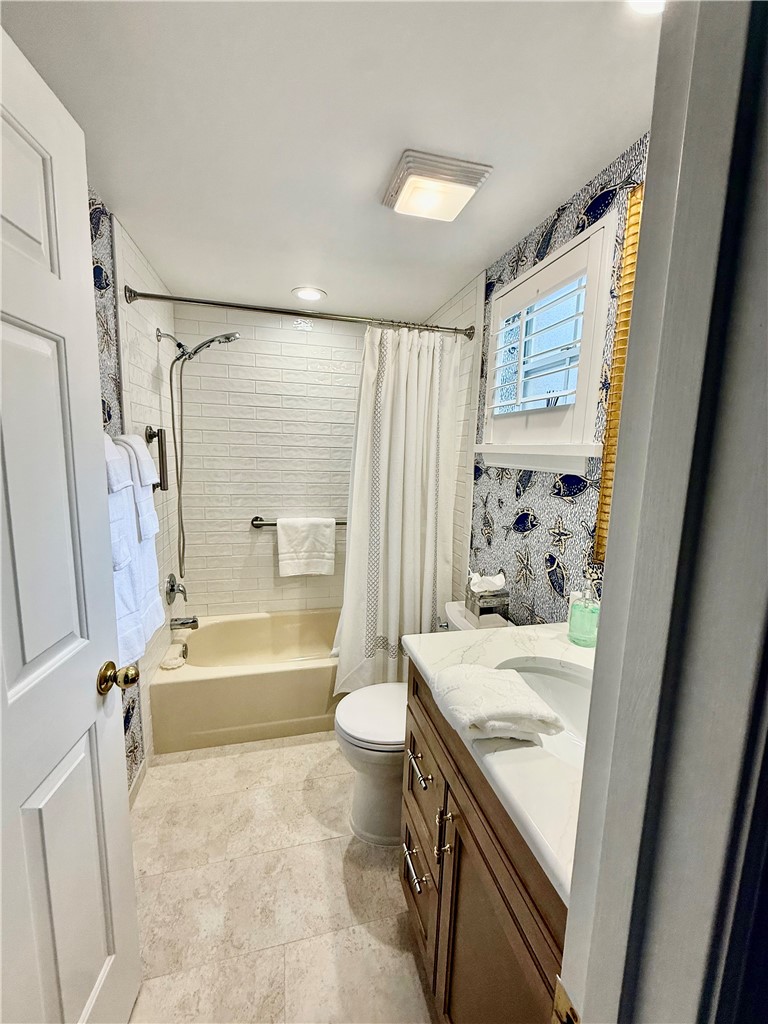 1215 Winding Oaks Circle E 404