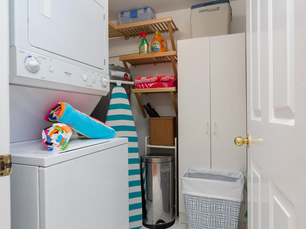 1215 Winding Oaks Circle E 404