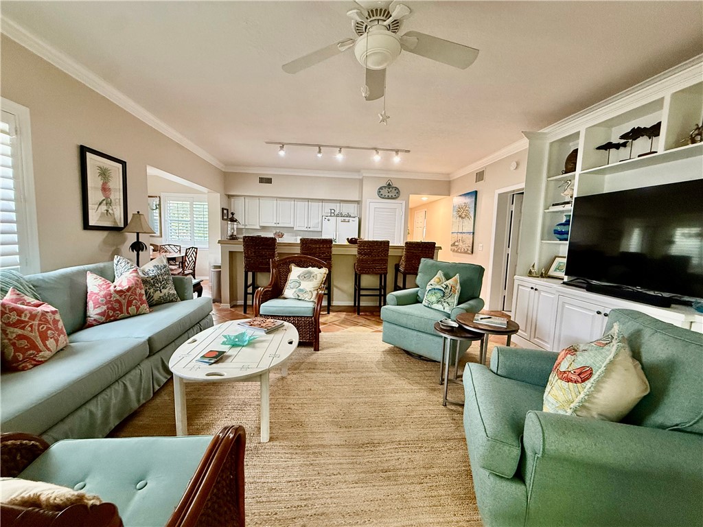 1215 Winding Oaks Circle E 404