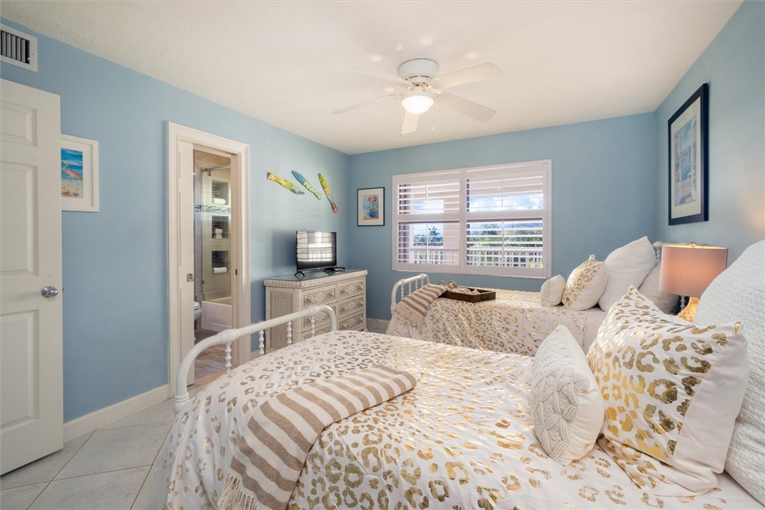 8880 N Sea Oaks Way 306