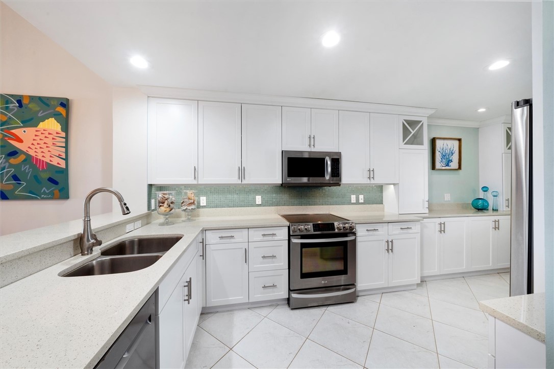 8880 N Sea Oaks Way 306