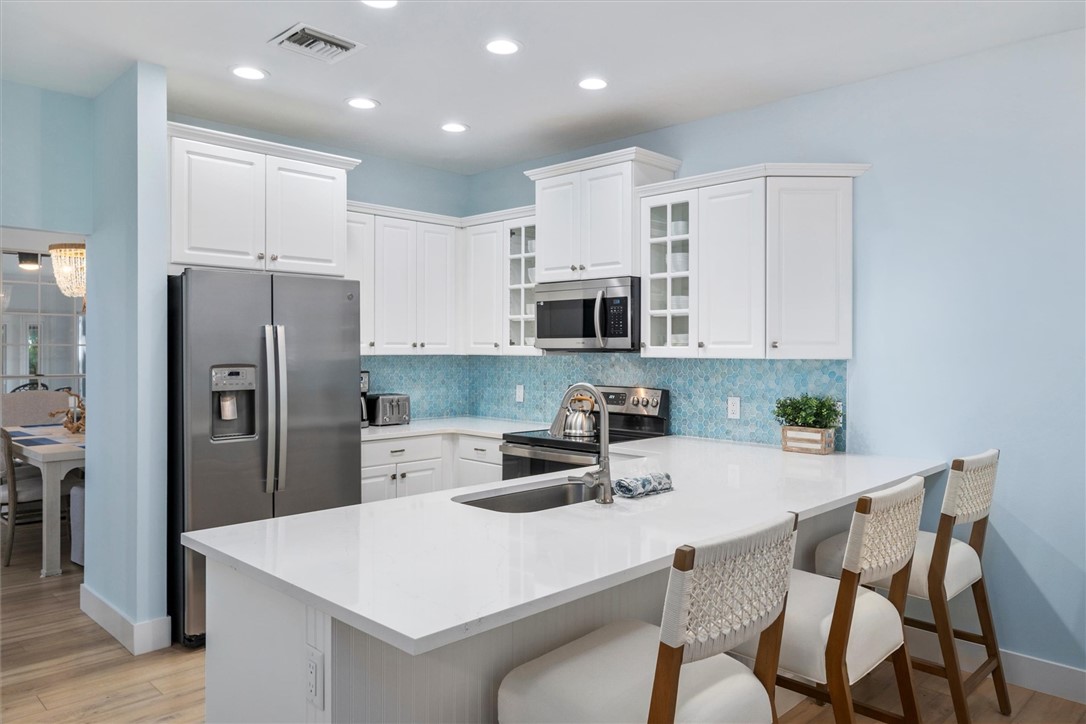 8859 Lakeside Circle