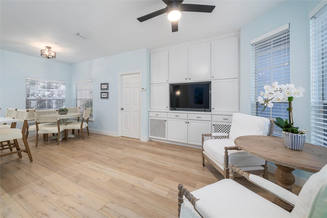 8859 Lakeside Circle