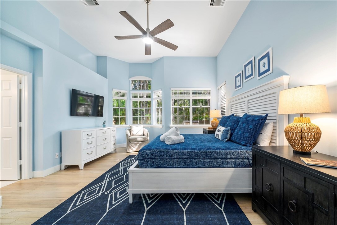 8859 Lakeside Circle