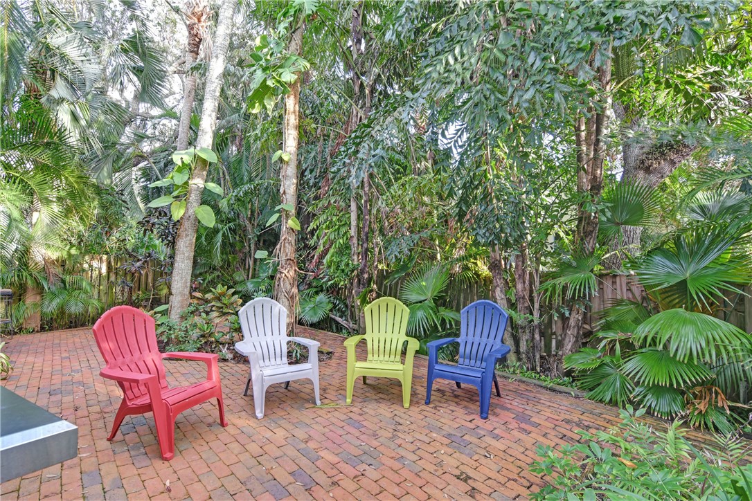 8859 Lakeside Circle