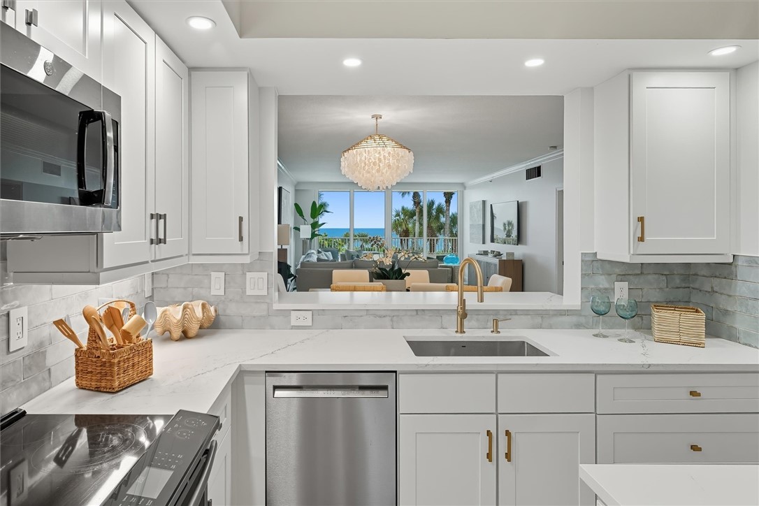 8866 N Sea Oaks Way 203