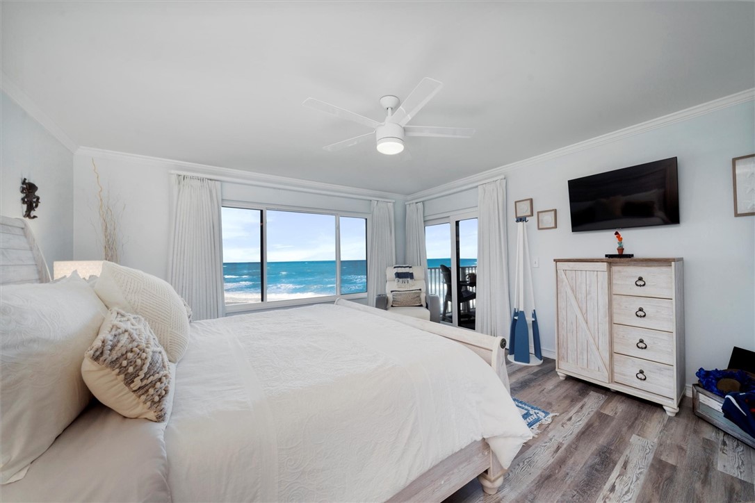 8840 S Sea Oaks Way 204