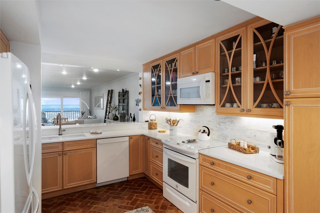 8840 S Sea Oaks Way 204