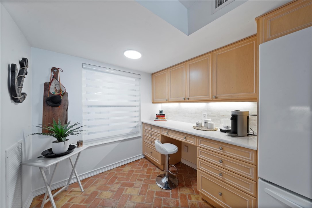 8840 S Sea Oaks Way 204