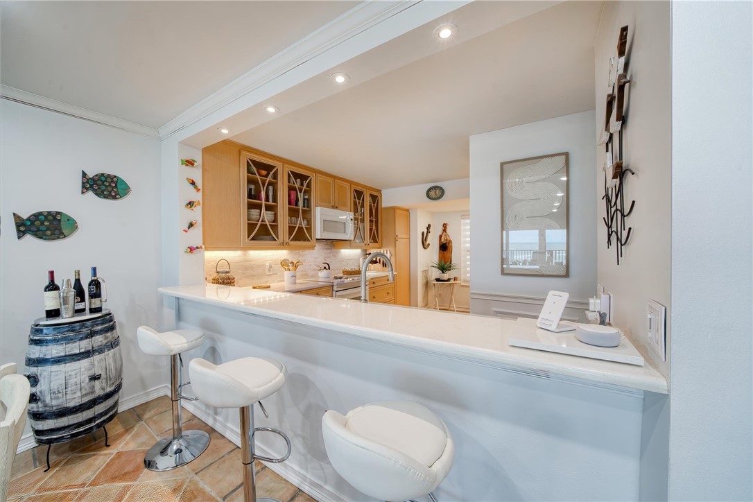 8840 S Sea Oaks Way 204