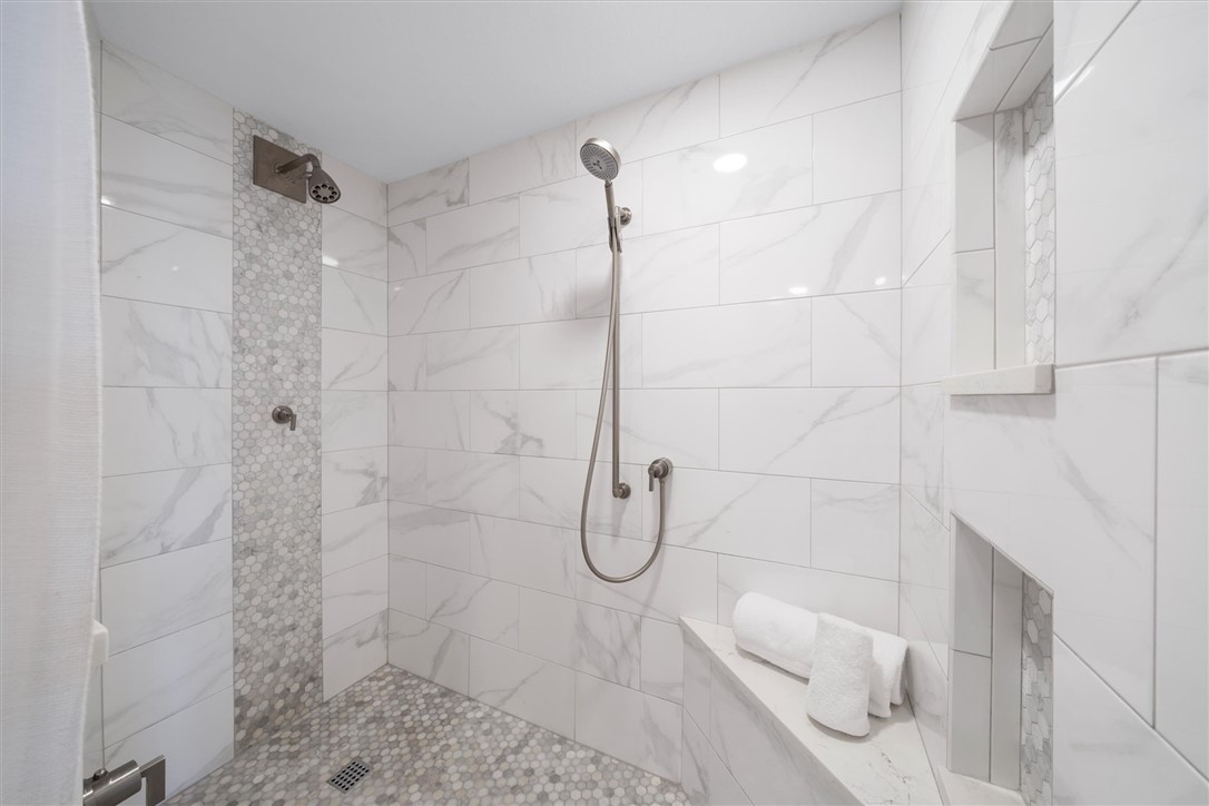 8820 S Sea Oaks Way 202