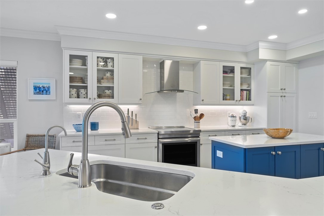 8820 S Sea Oaks Way 202