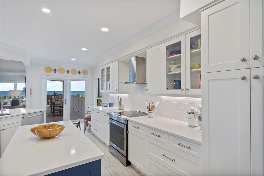 8820 S Sea Oaks Way 202