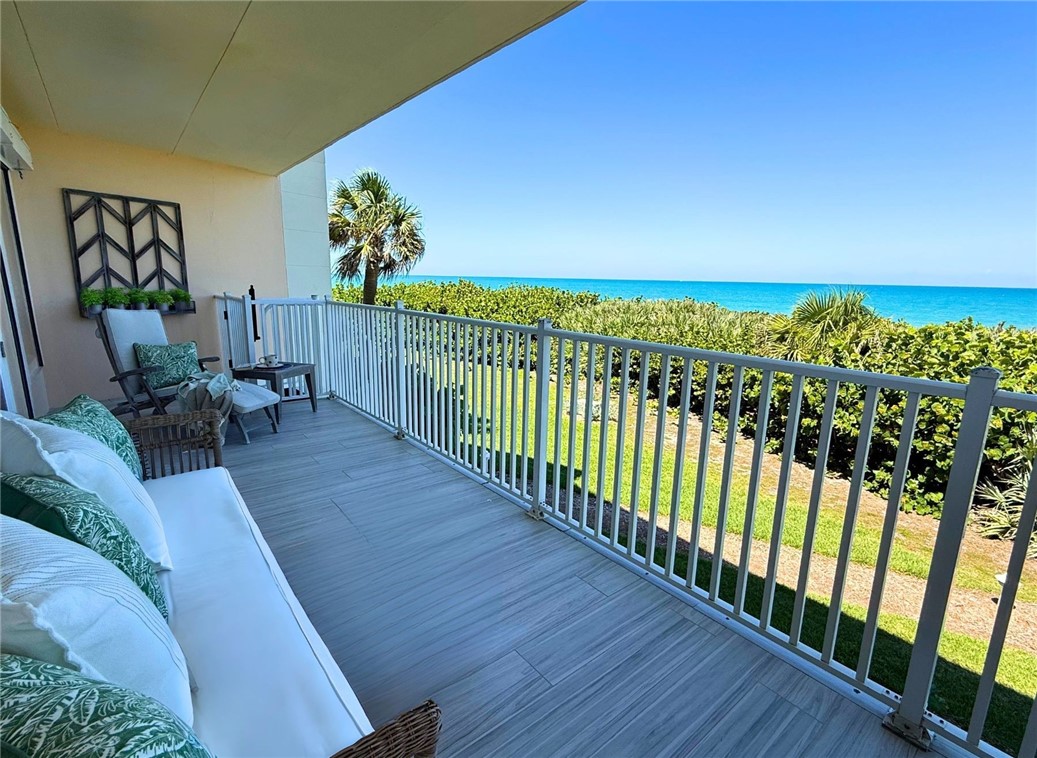 8820 S Sea Oaks Way 202