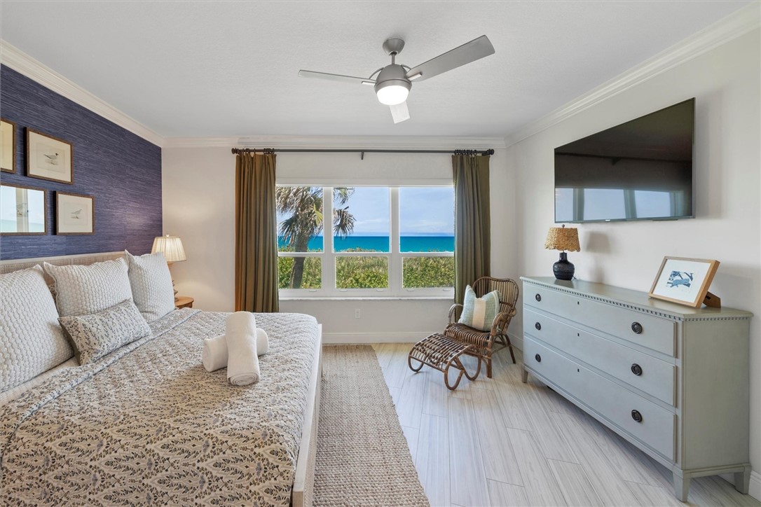 8820 S Sea Oaks Way 202