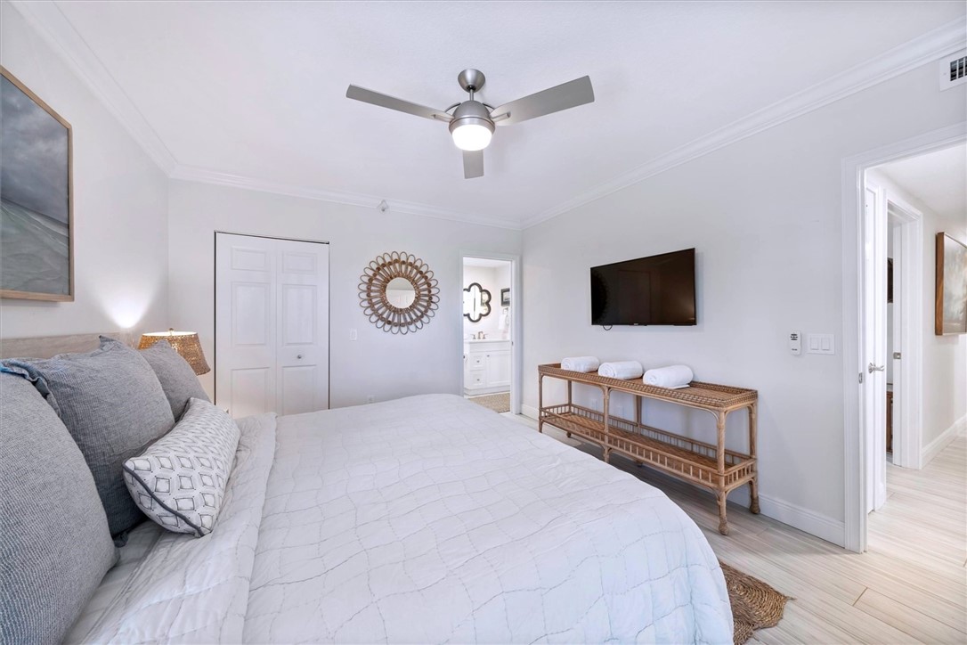 8820 S Sea Oaks Way 202