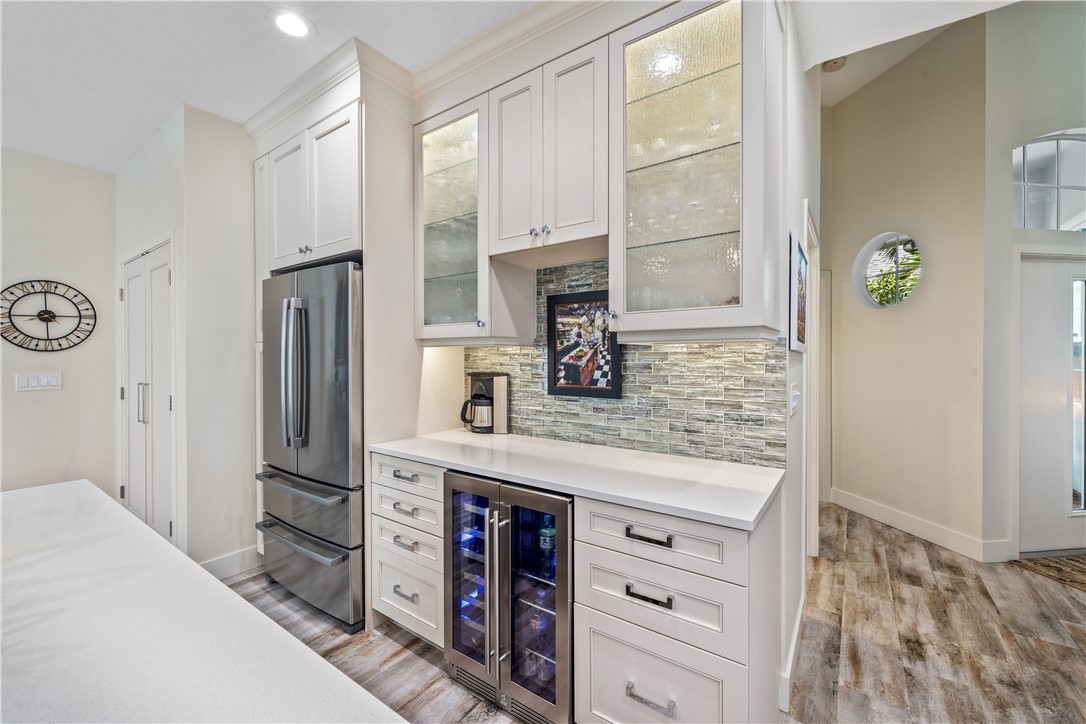 8820 Lakeside Circle