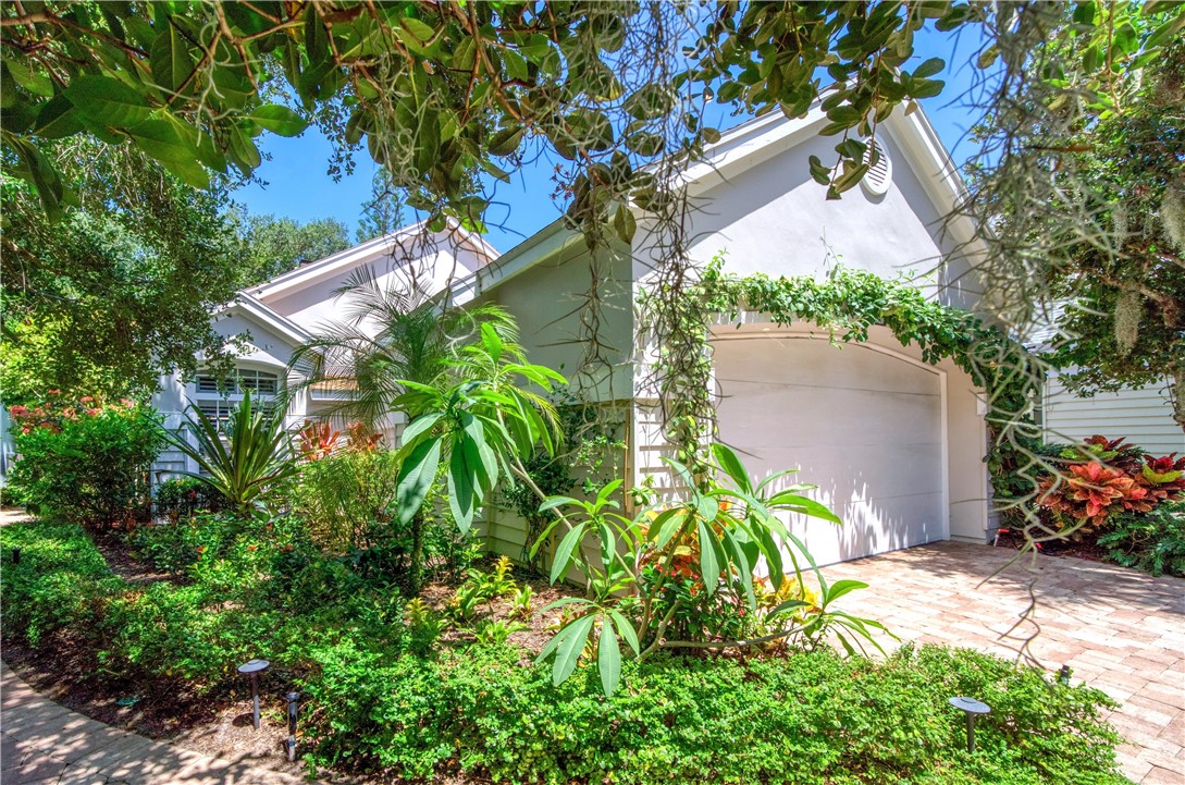 8820 Lakeside Circle