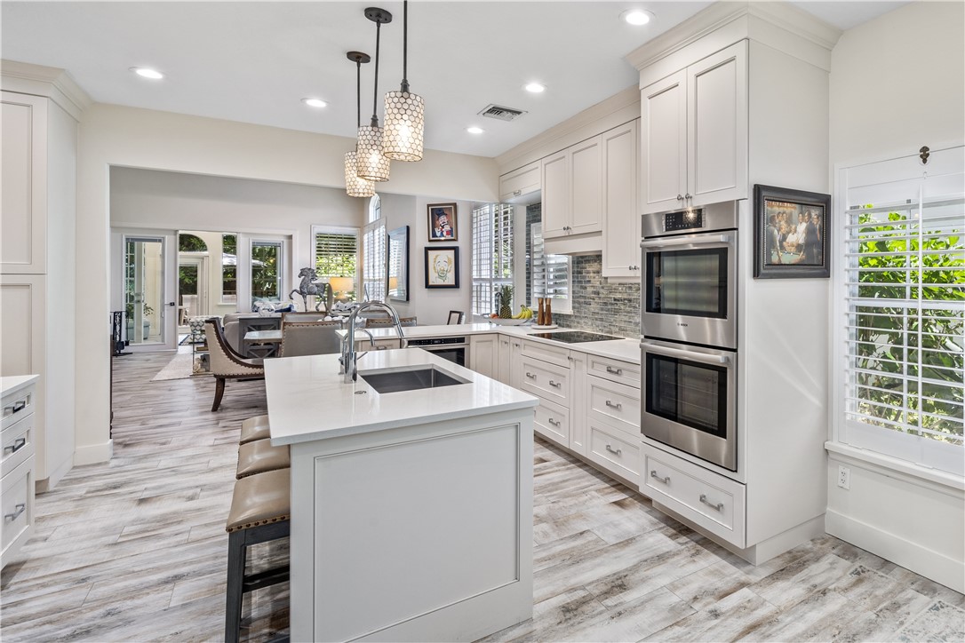 8820 Lakeside Circle