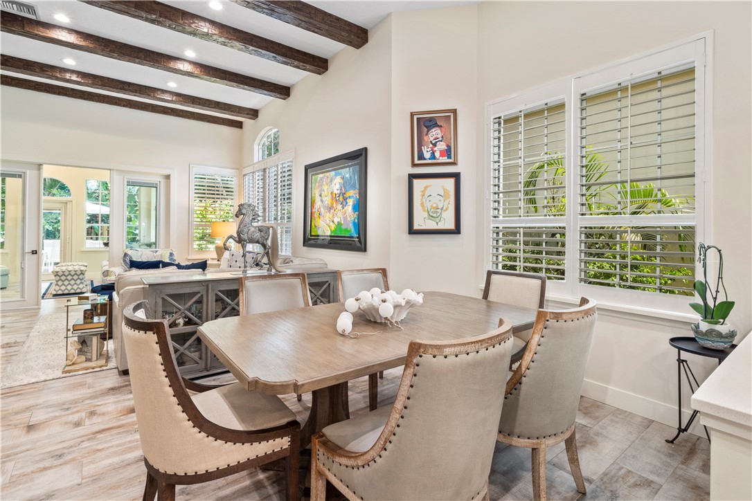 8820 Lakeside Circle