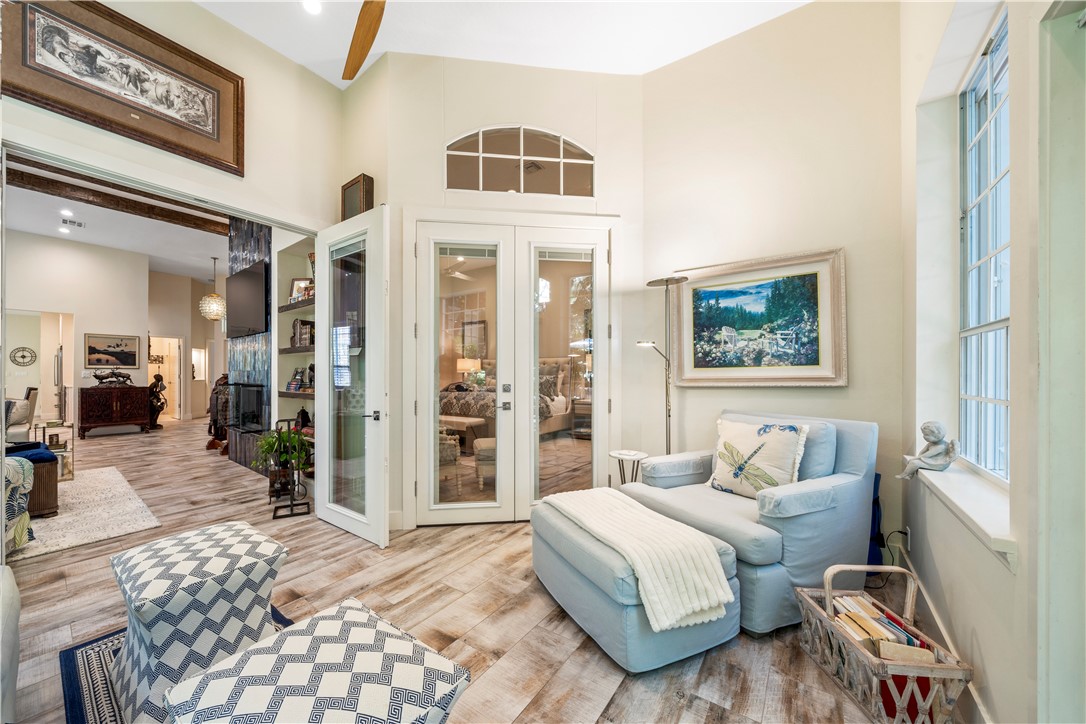 8820 Lakeside Circle