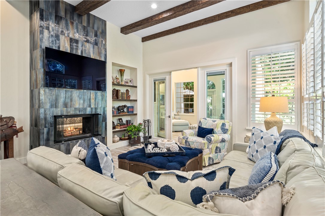 8820 Lakeside Circle