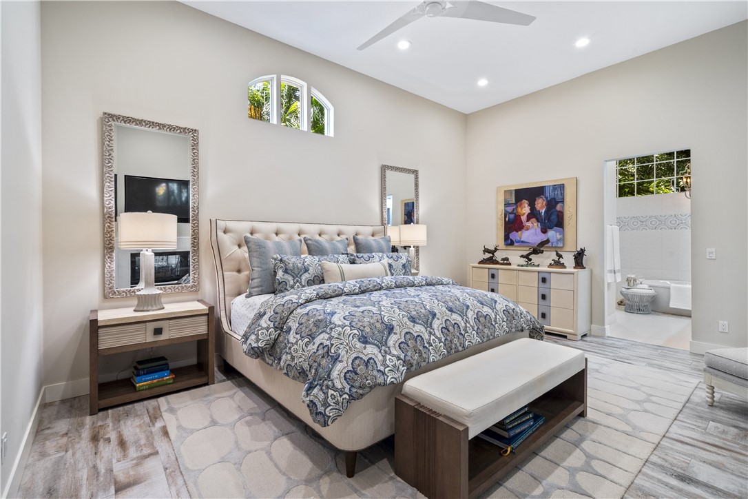 8820 Lakeside Circle