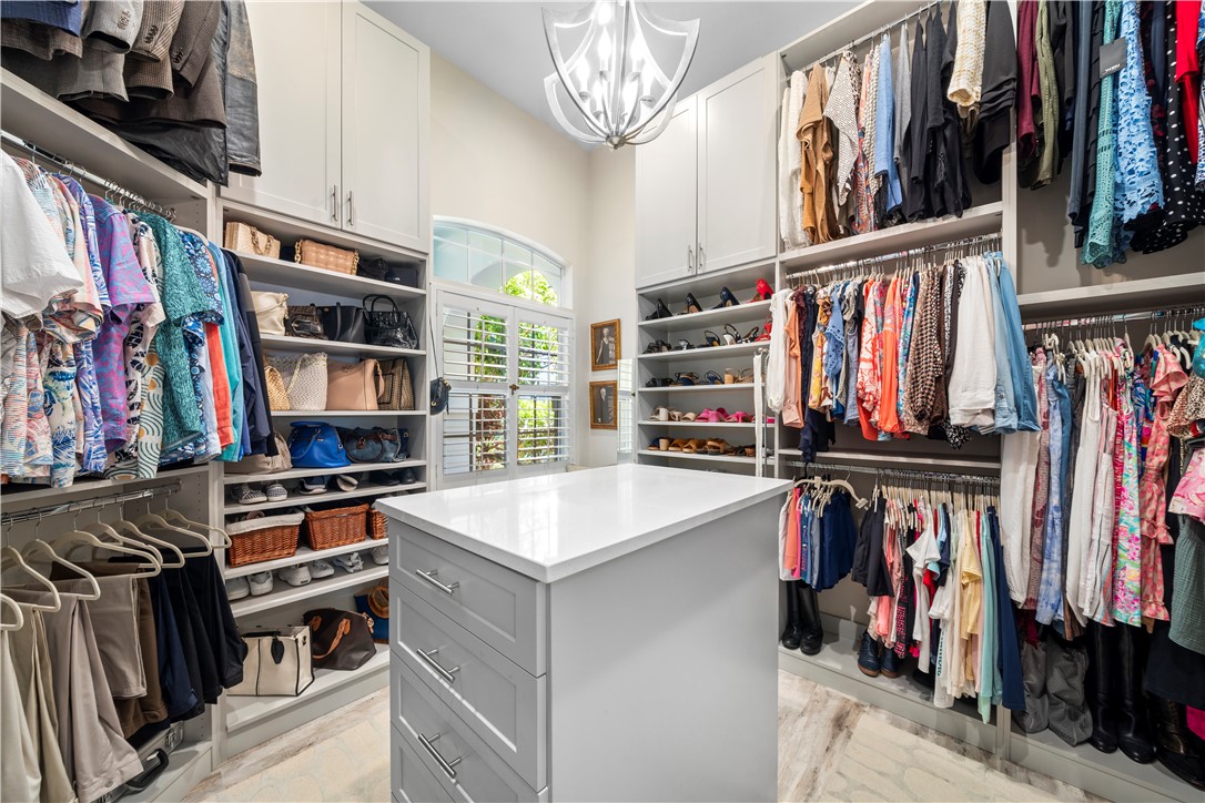 8820 Lakeside Circle