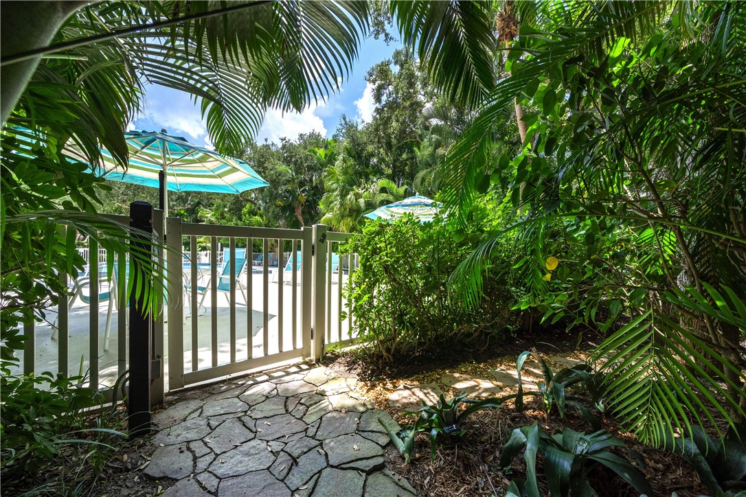 8820 Lakeside Circle