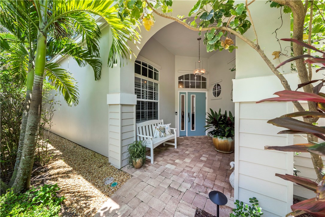 8820 Lakeside Circle