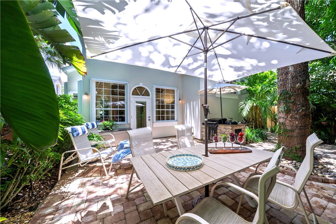 8820 Lakeside Circle