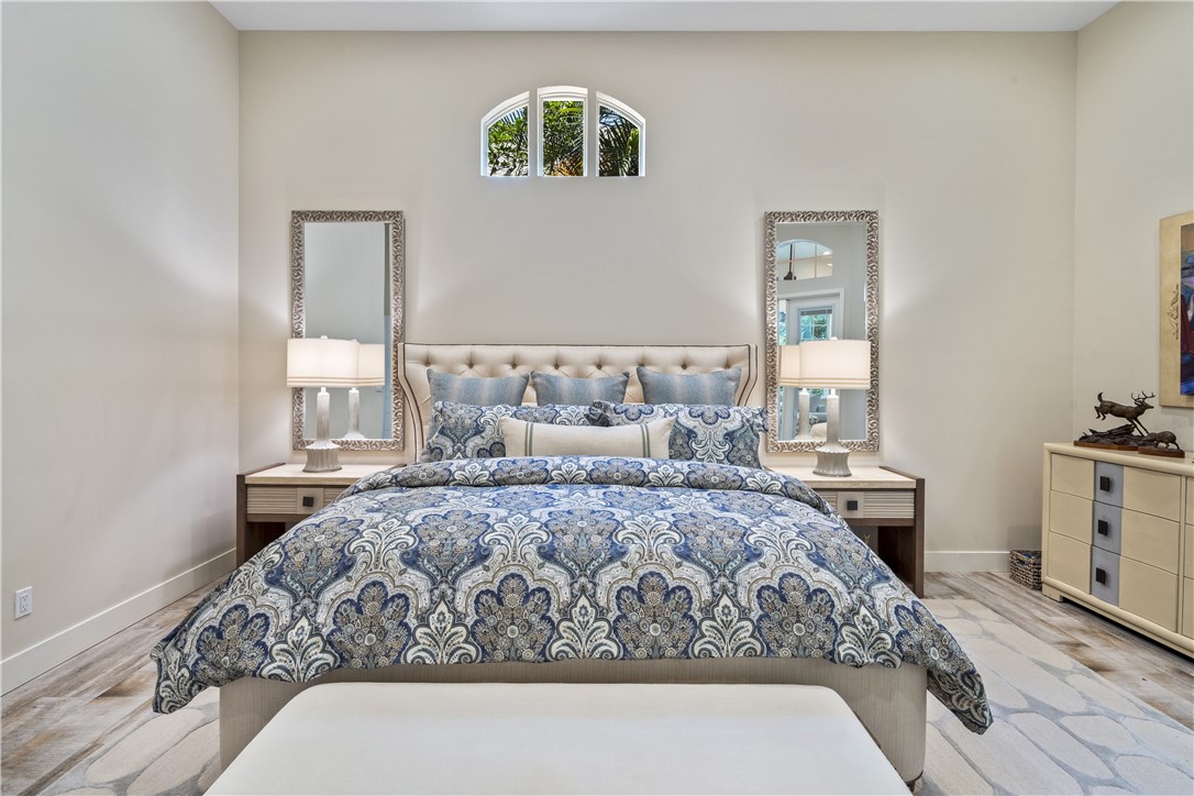 8820 Lakeside Circle